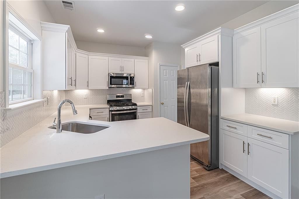 1324 Crescentwood Ln Decatur, GA 30032 - Thumbnail 5