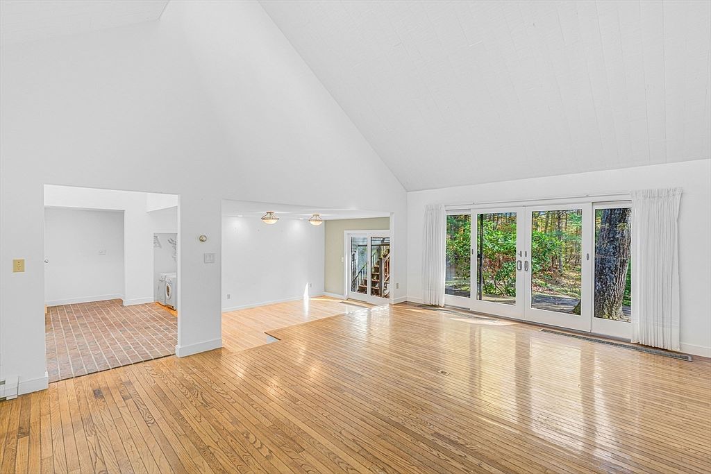 53 Lawrence Rd Boxford, MA 01921 - Thumbnail 5