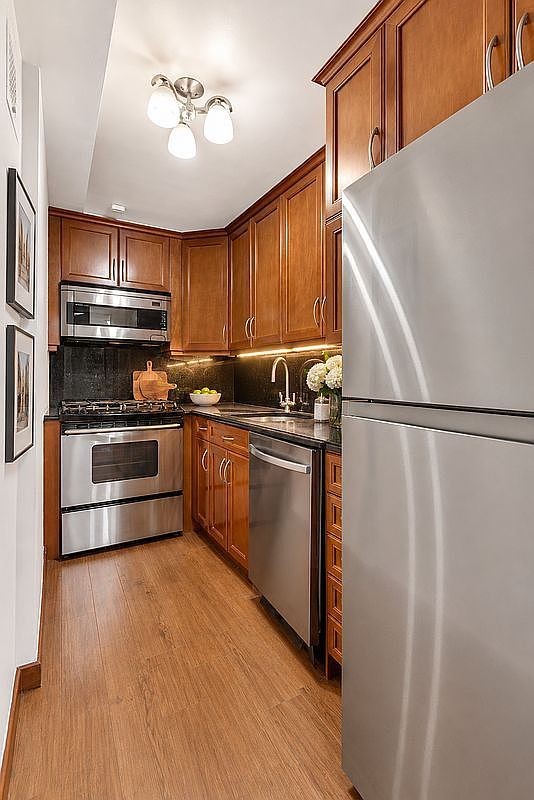 220 E 54th St APT 3C New York, NY 10022 - Thumbnail 5