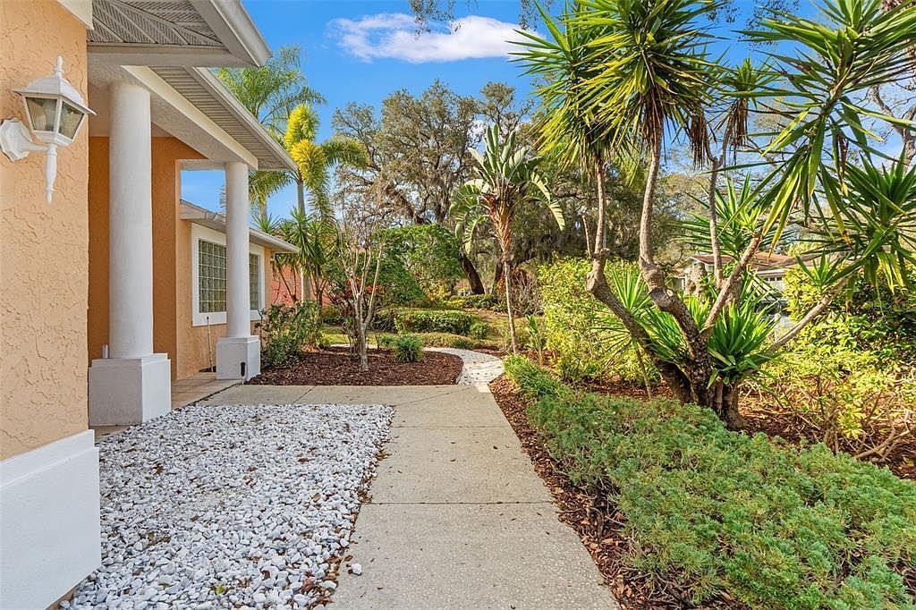 958 Ridgewood Ter Tarpon Springs, FL 34689 - Thumbnail 5