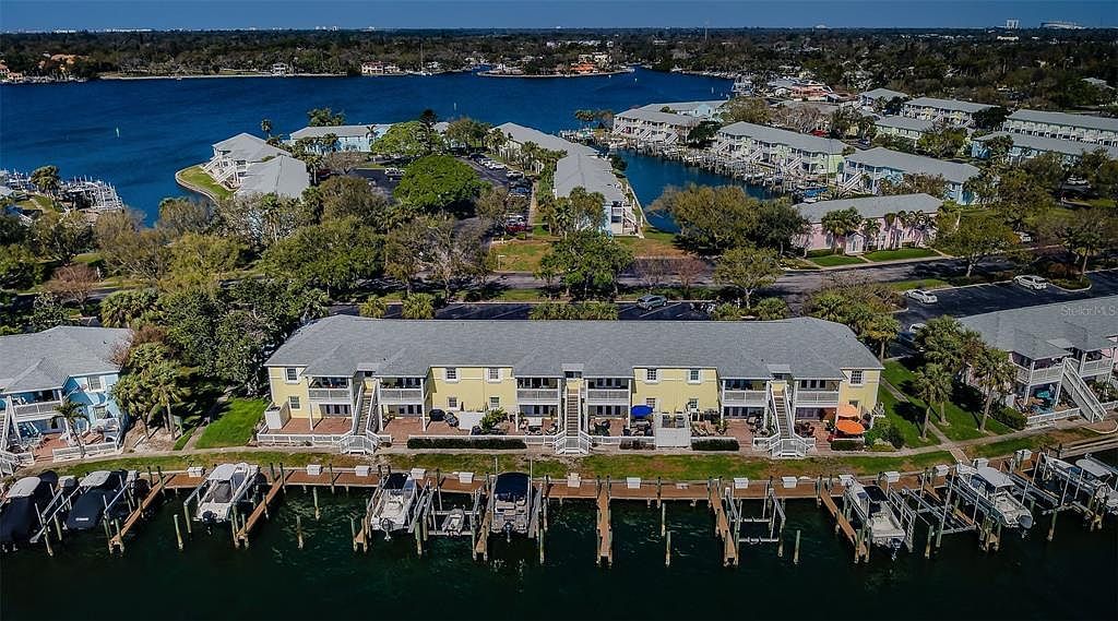 5196 Beach Dr SE APT B Saint Petersburg, FL 33705 - Thumbnail 5