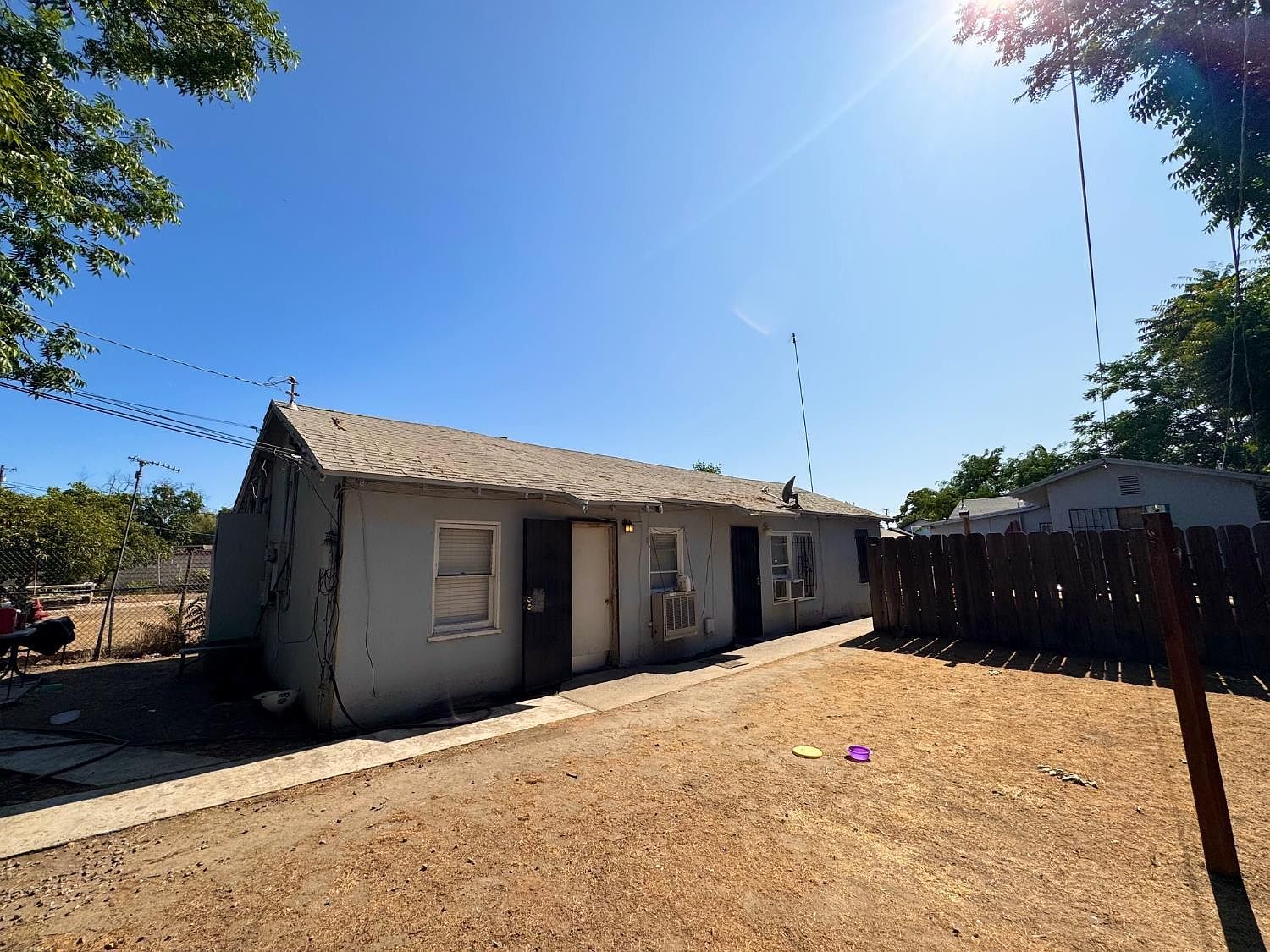 2465 S 11th St Fresno, CA 93725 - Thumbnail 5