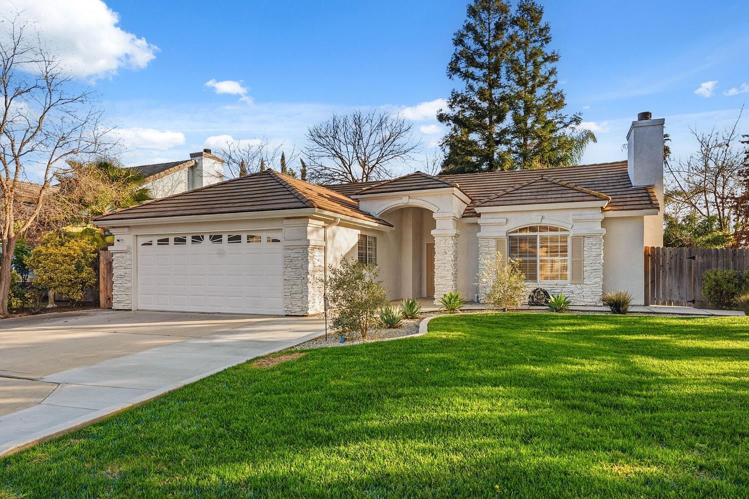 2281 E Desert Island Dr Fresno, CA 93730 - Thumbnail 5