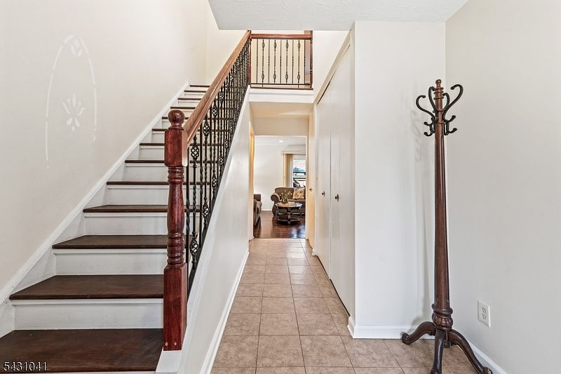 489 Brookside Ln Hillsborough, NJ 08844 - Thumbnail 5