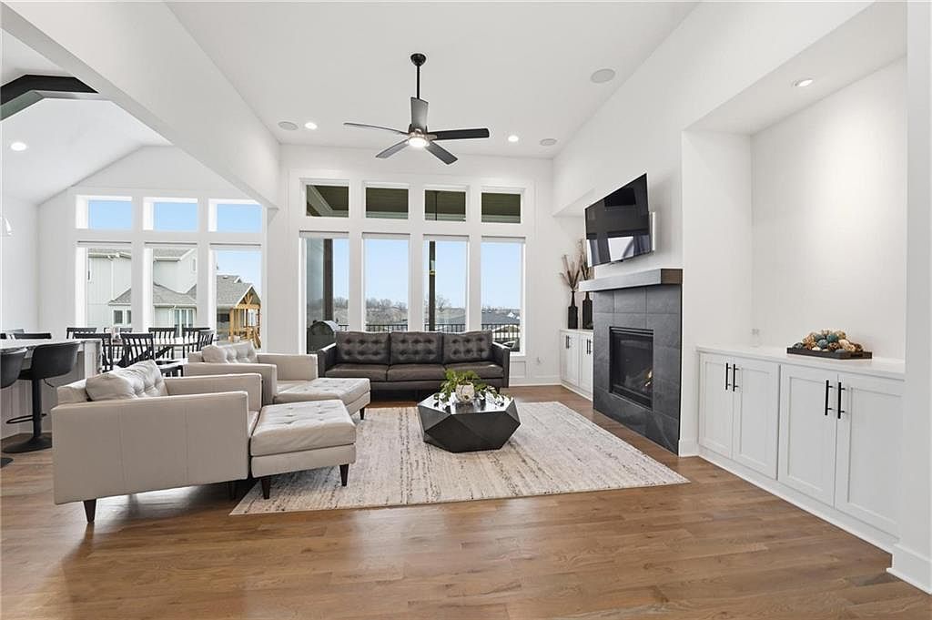 16657 S Tomashaw St Olathe, KS 66062 - Thumbnail 5