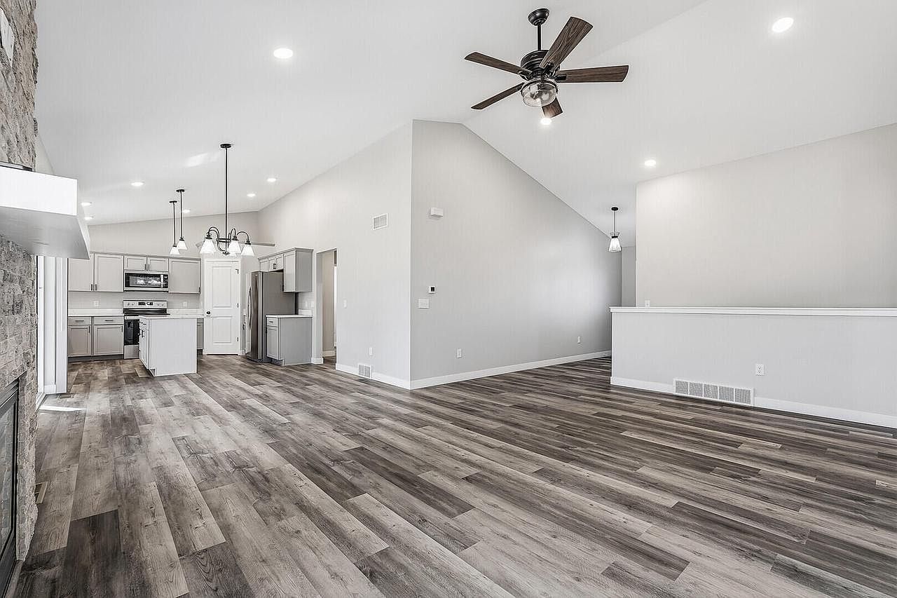 2075 Willow Run Reedsburg, WI 53959 - Thumbnail 5