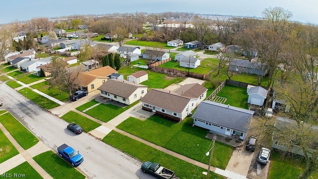 1310 E Larchmont Dr Sandusky, OH 44870 - Thumbnail 5