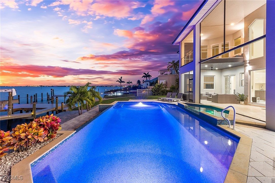 2418 SE 28th St Cape Coral, FL 33904 - Thumbnail 5