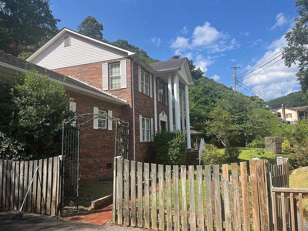 4032 Poplar Creek Rd Grundy, VA 24614 - Thumbnail 5