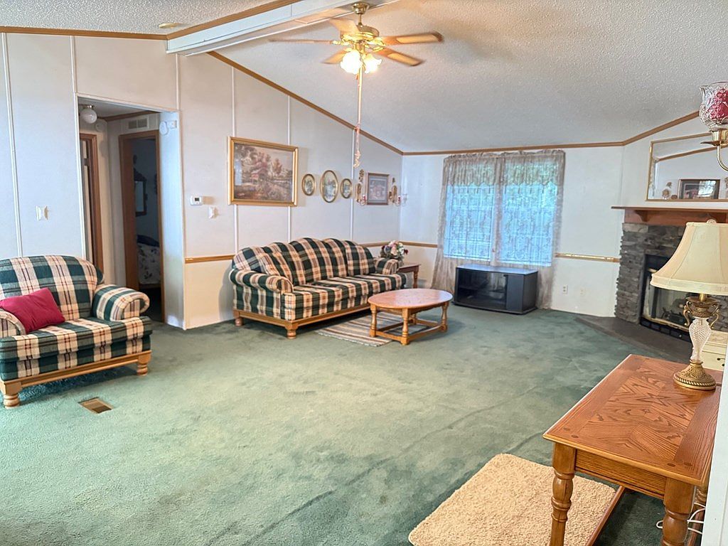 1178 Old Home Creek Rd Grundy, VA 24614 - Thumbnail 5