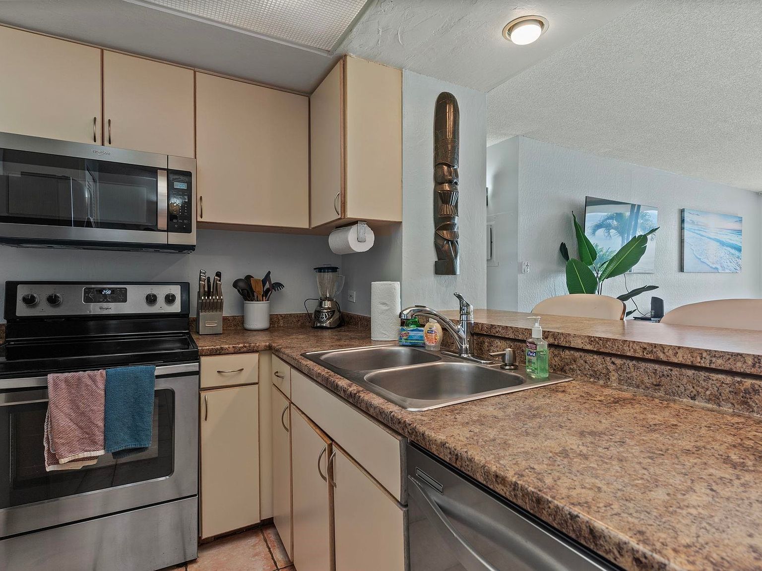 4401 Lower Honoapiilani Rd APT A101 Lahaina, HI 96761 - Thumbnail 5