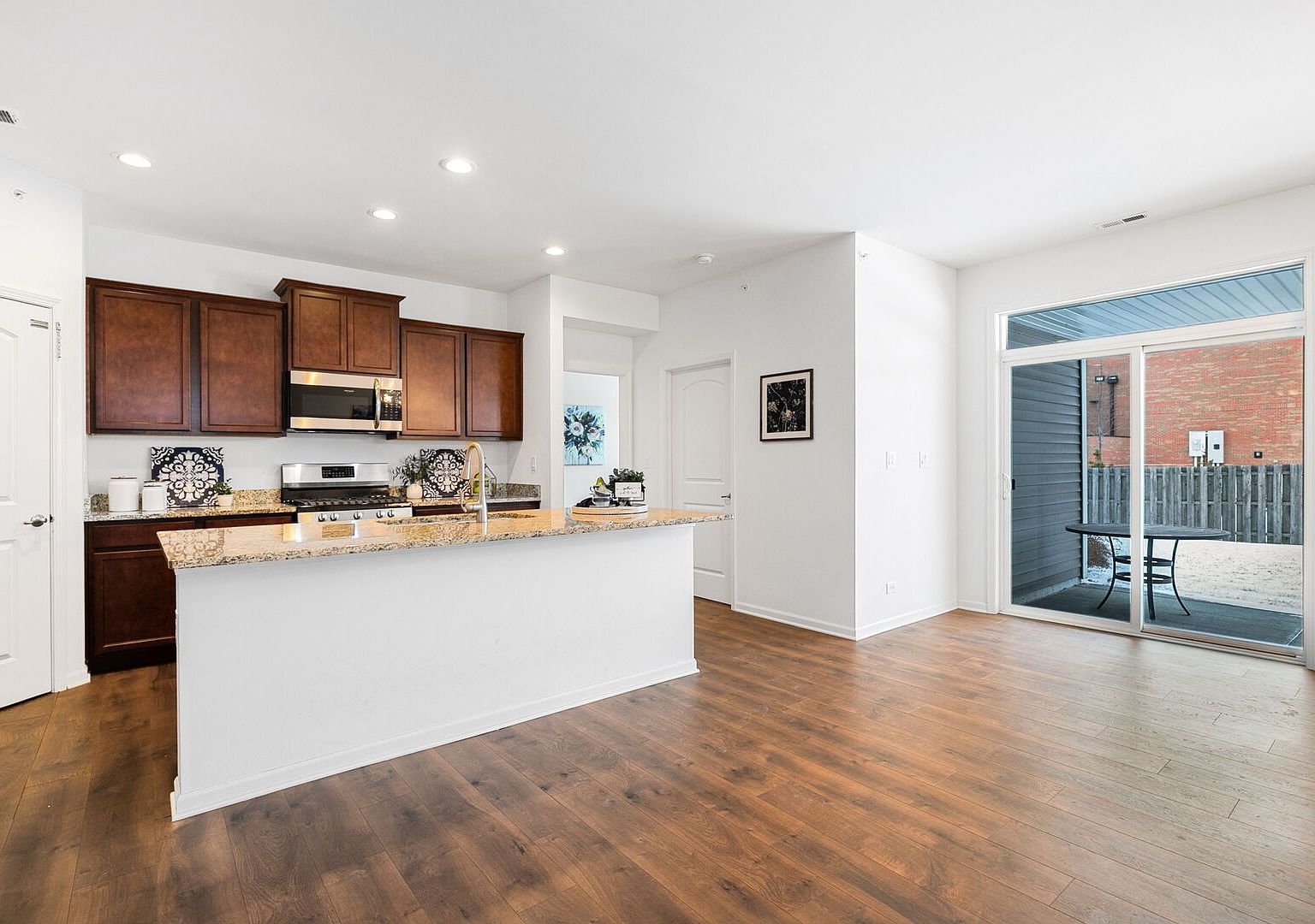 6480 Doral Dr Gurnee, IL 60031 - Thumbnail 5