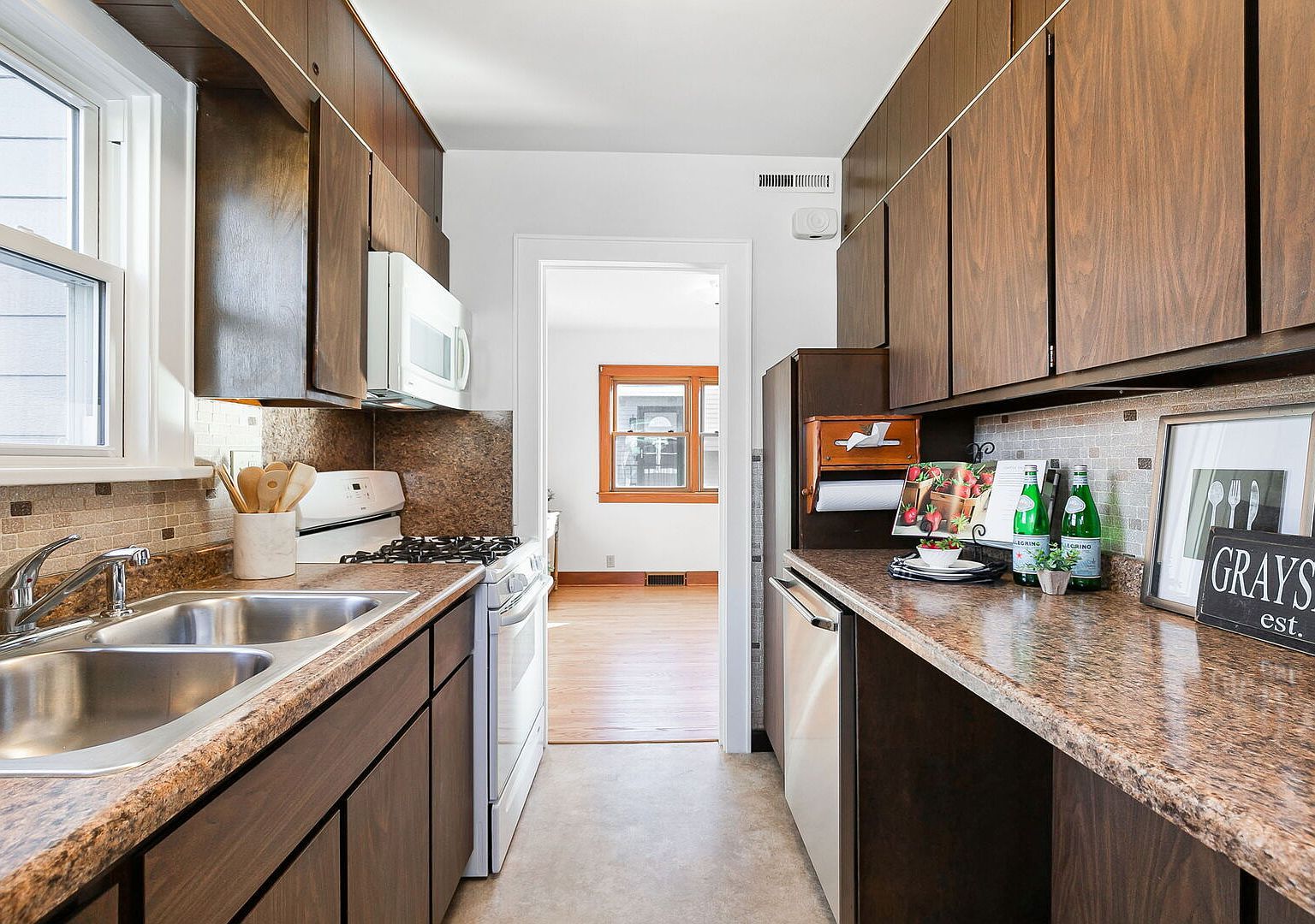 349 S Lake St Grayslake, IL 60030 - Thumbnail 5