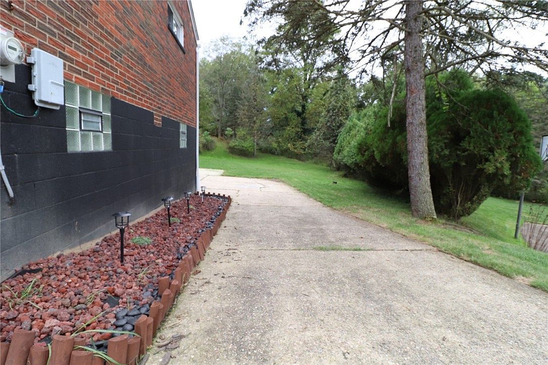 1677 Galeton Dr Verona, PA 15147 - Thumbnail 5