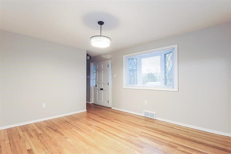 1025 Catherine Dr Conway, PA 15027 - Thumbnail 5