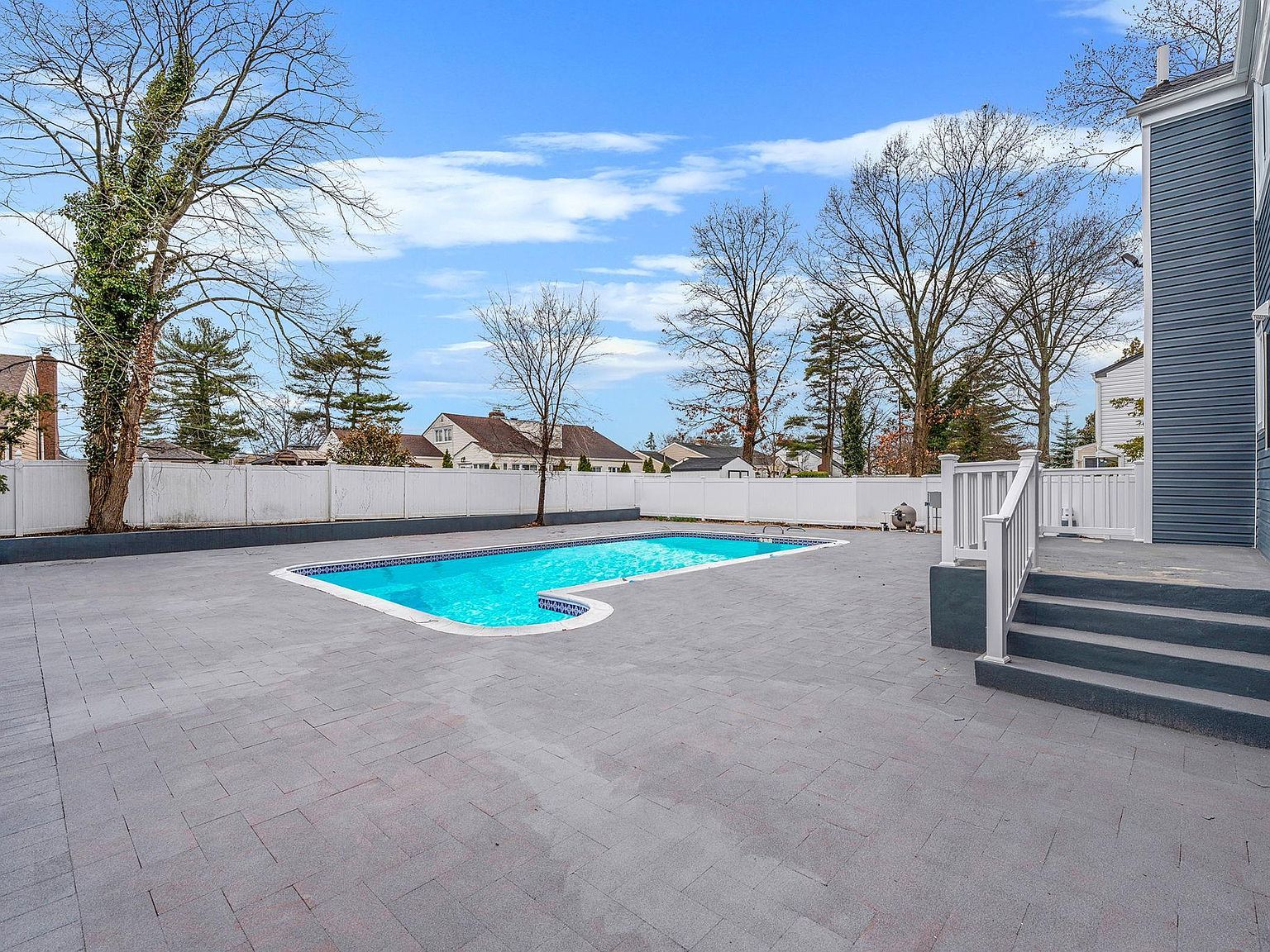 255 Moore Ave Freeport, NY 11520 - Thumbnail 5