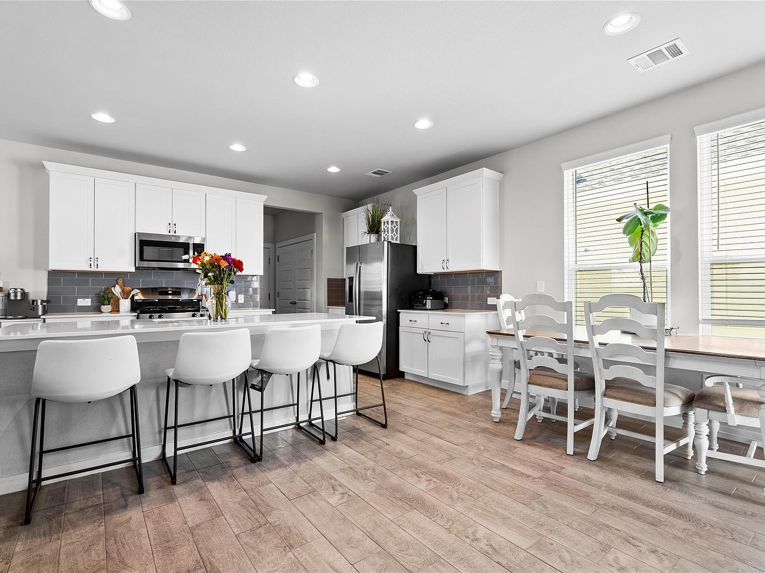 156 Appleberry Ln Elgin, TX 78621 - Thumbnail 5