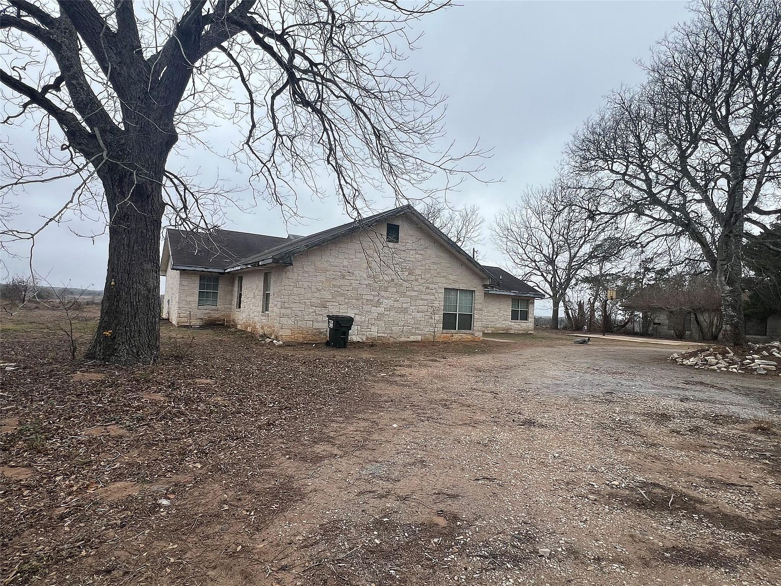 1448 Private Road 6013 Giddings, TX 78942 - Thumbnail 5
