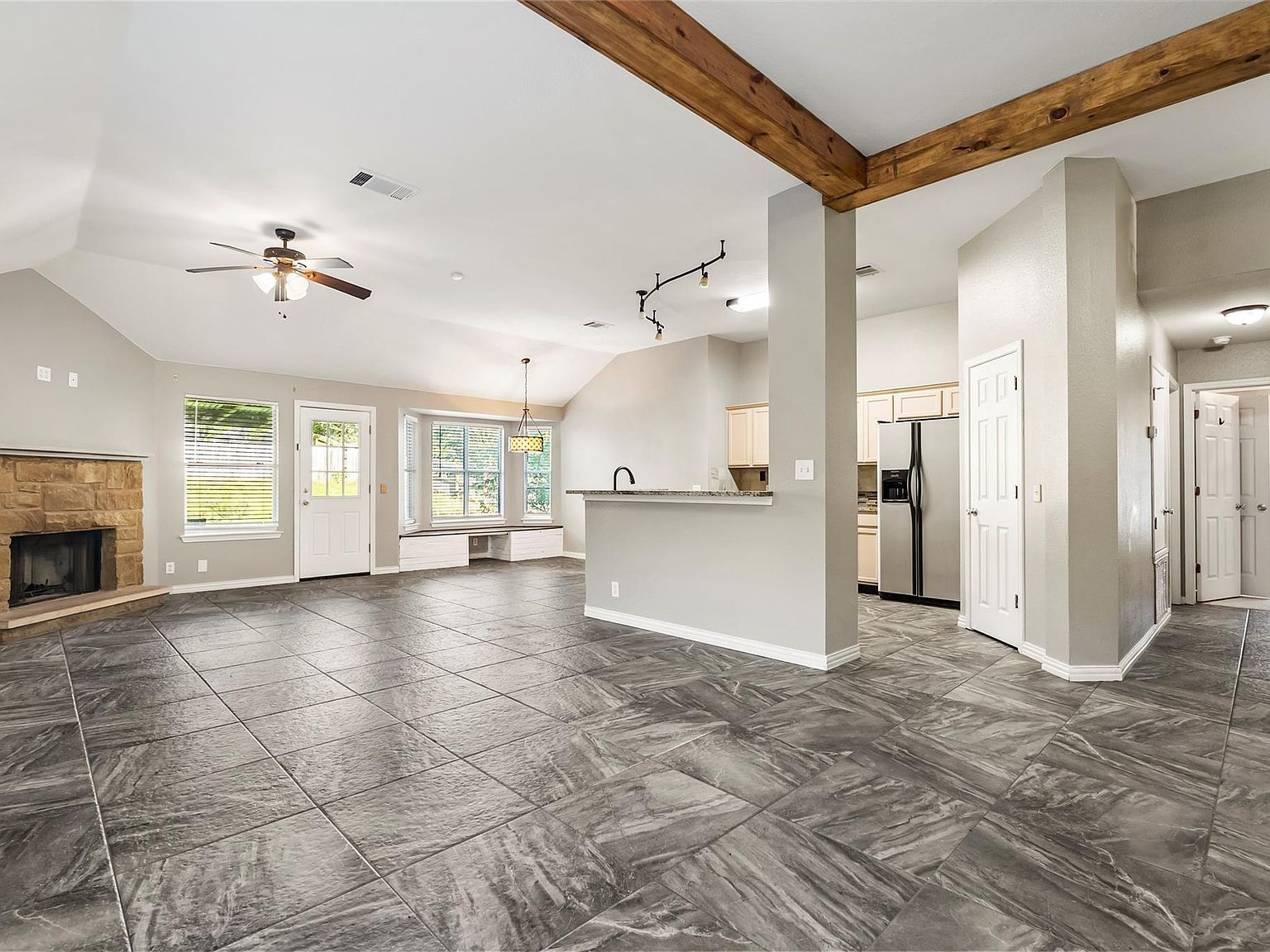 110 Estate Cv Hutto, TX 78634 - Thumbnail 5