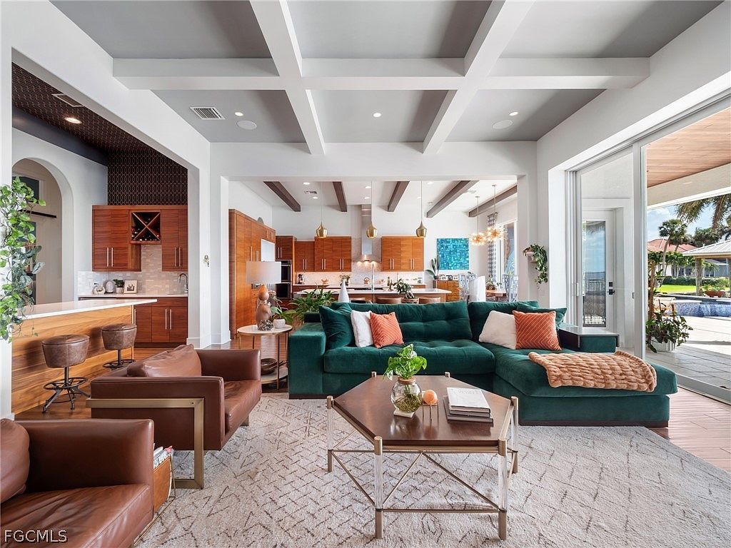 911 Aqua Ln Fort Myers, FL 33919 - Thumbnail 5