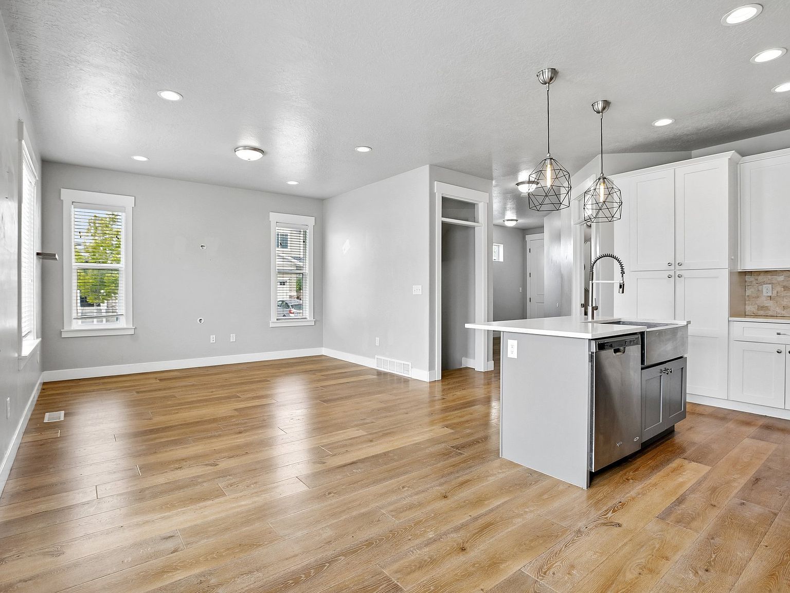 167 W Silver Springs Dr N Vineyard, UT 84058 - Thumbnail 5