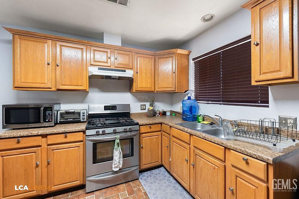 406 K St Bakersfield, CA 93304 - Thumbnail 5