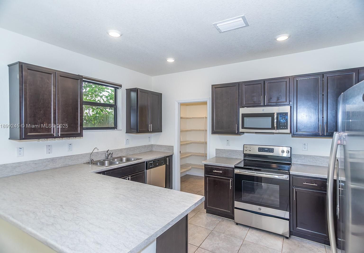 148 NE 24th Ave Homestead, FL 33033 - Thumbnail 5