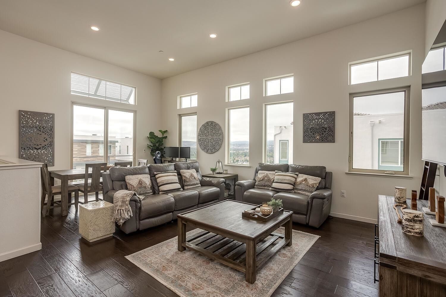 3077 Valley Of Hearts Del Pl #6 San Jose, CA 95136 - Thumbnail 5