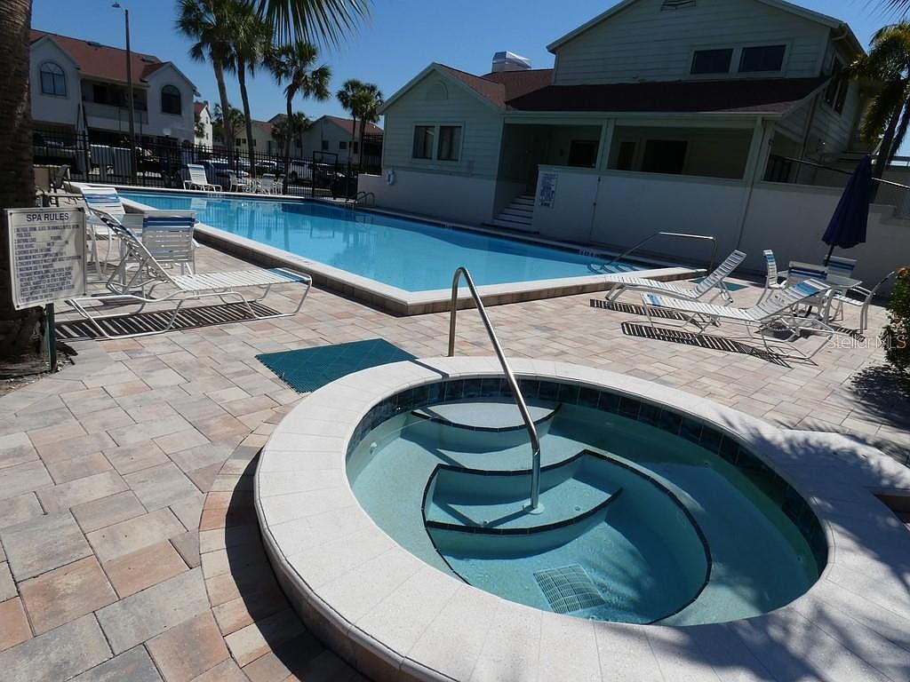 545 Walden Ct Dunedin, FL 34698 - Thumbnail 5