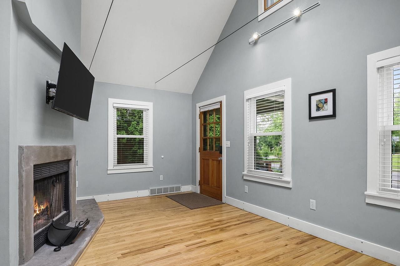 5535 Lake Mendota Dr Madison, WI 53705 - Thumbnail 5