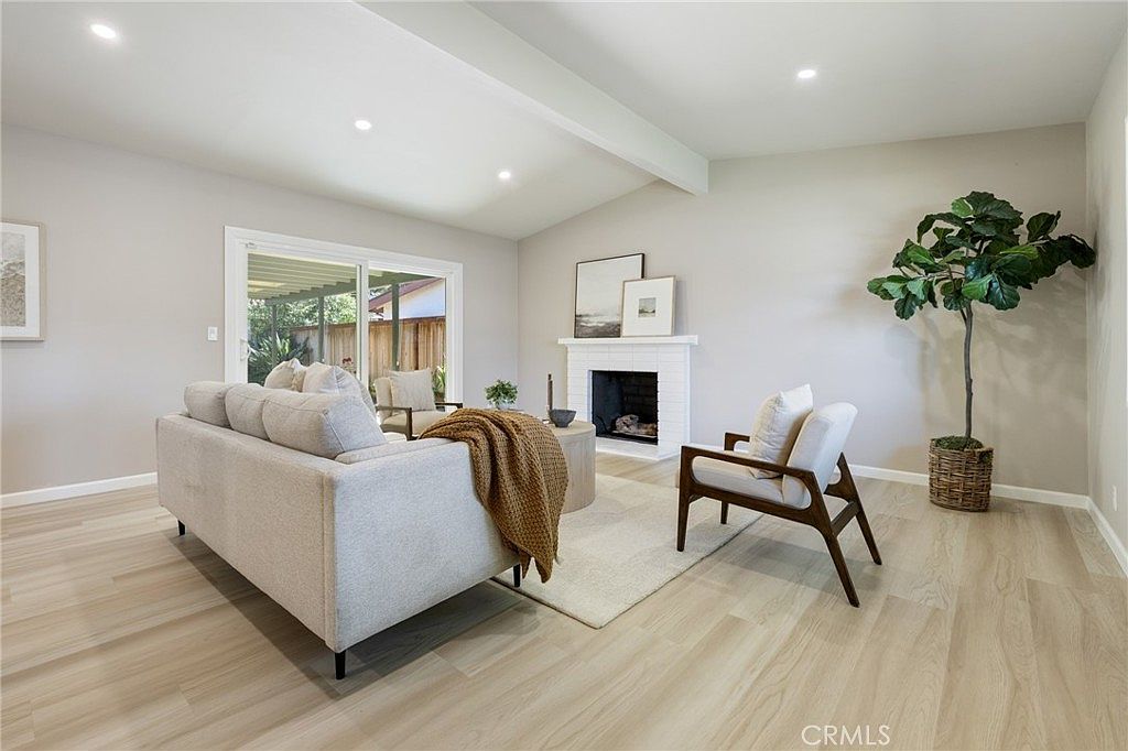 927 Presidio Dr Costa Mesa, CA 92626 - Thumbnail 5
