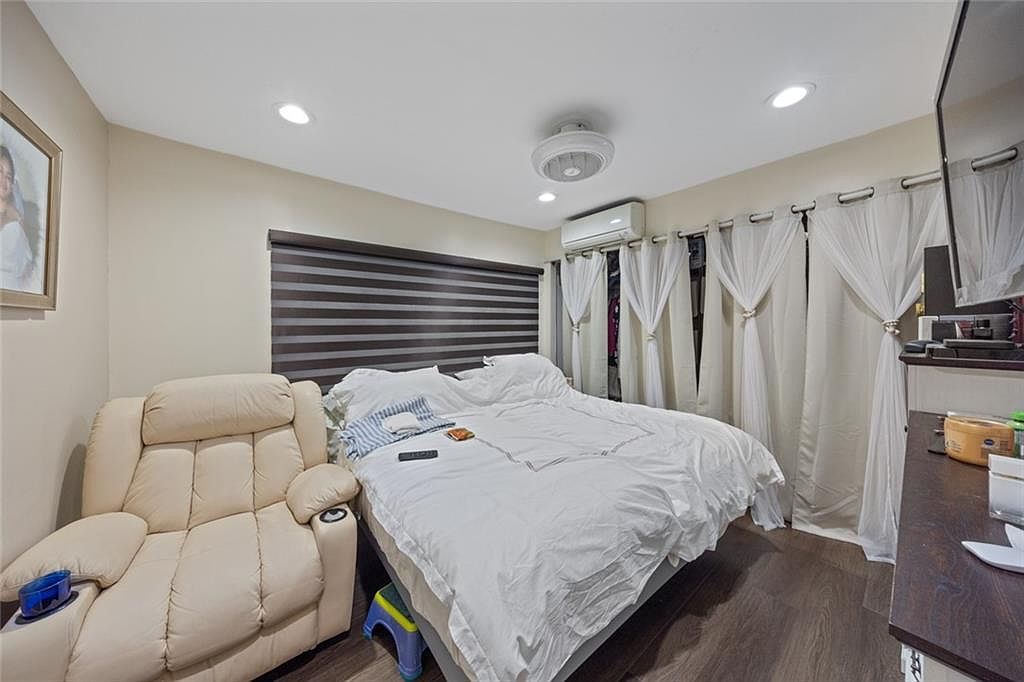 1919 E 34th St Brooklyn, NY 11234 - Thumbnail 5