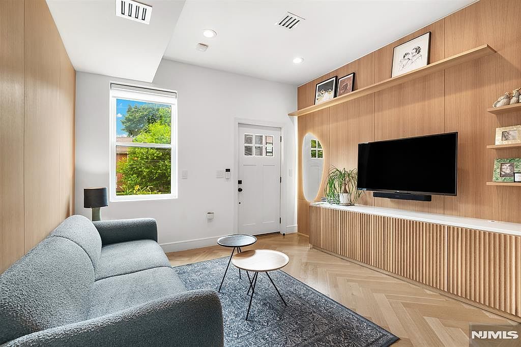 18 1/2 Highland Ave Jersey City, NJ 07306 - Thumbnail 5