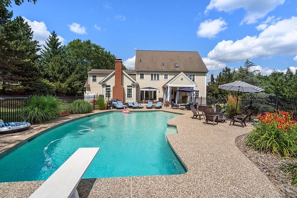 63 High St Shrewsbury, MA 01545 - Thumbnail 5