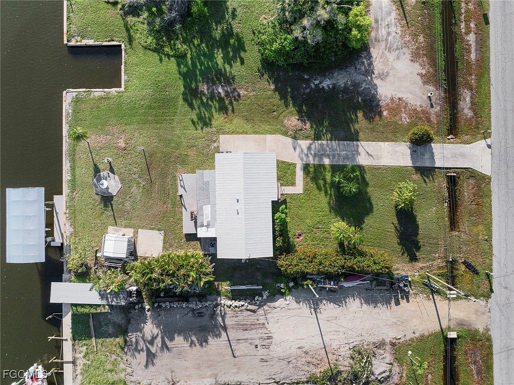 2880 8th Ave Saint James City, FL 33956 - Thumbnail 5