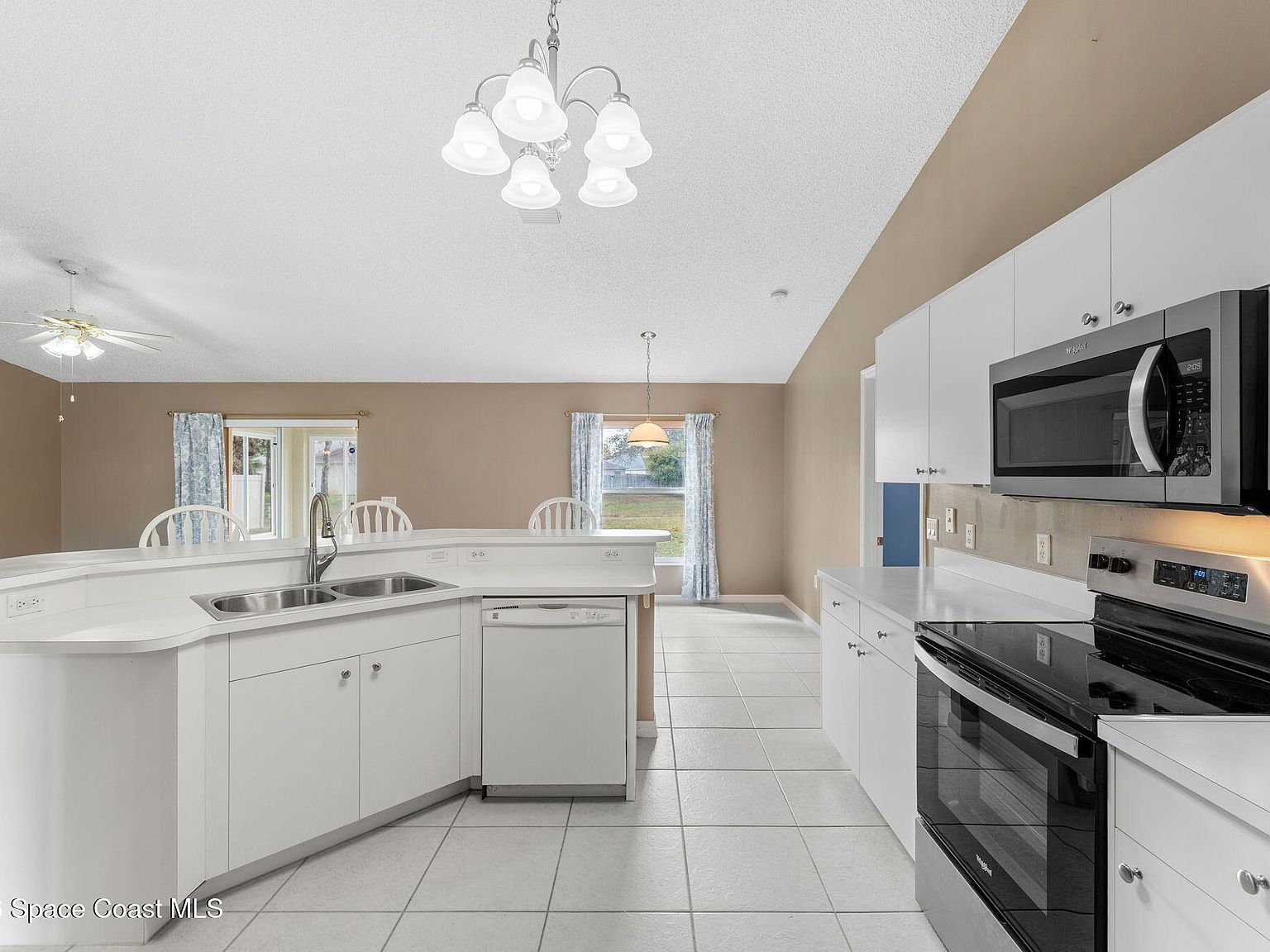 2104 Santa Lucia Cir Melbourne, FL 32935 - Thumbnail 5