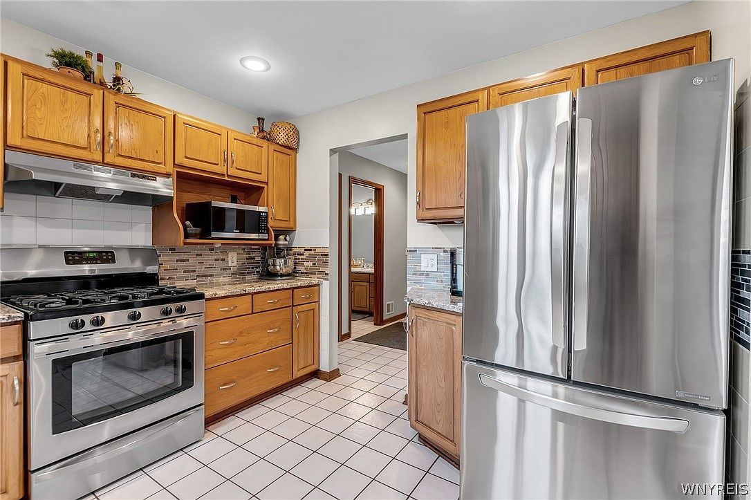 2 W Lake Forest Pkwy Lancaster, NY 14086 - Thumbnail 5