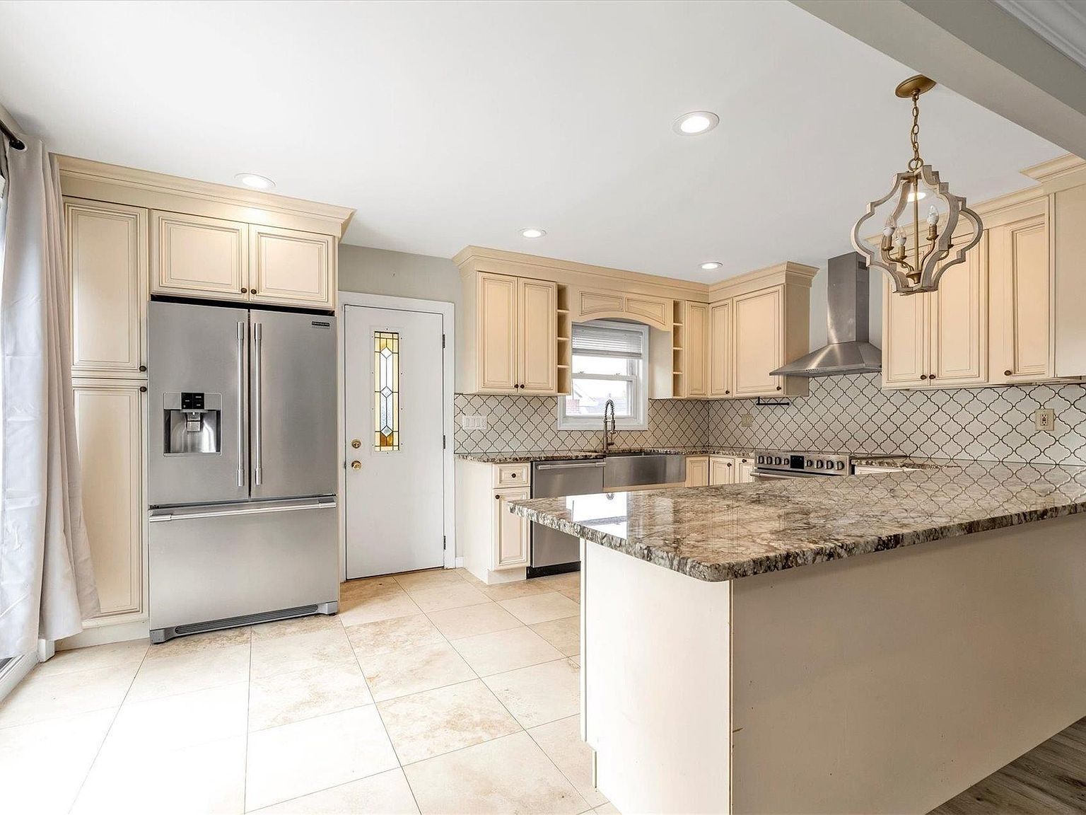 2492 Lefferts Pl Bellmore, NY 11710 - Thumbnail 5