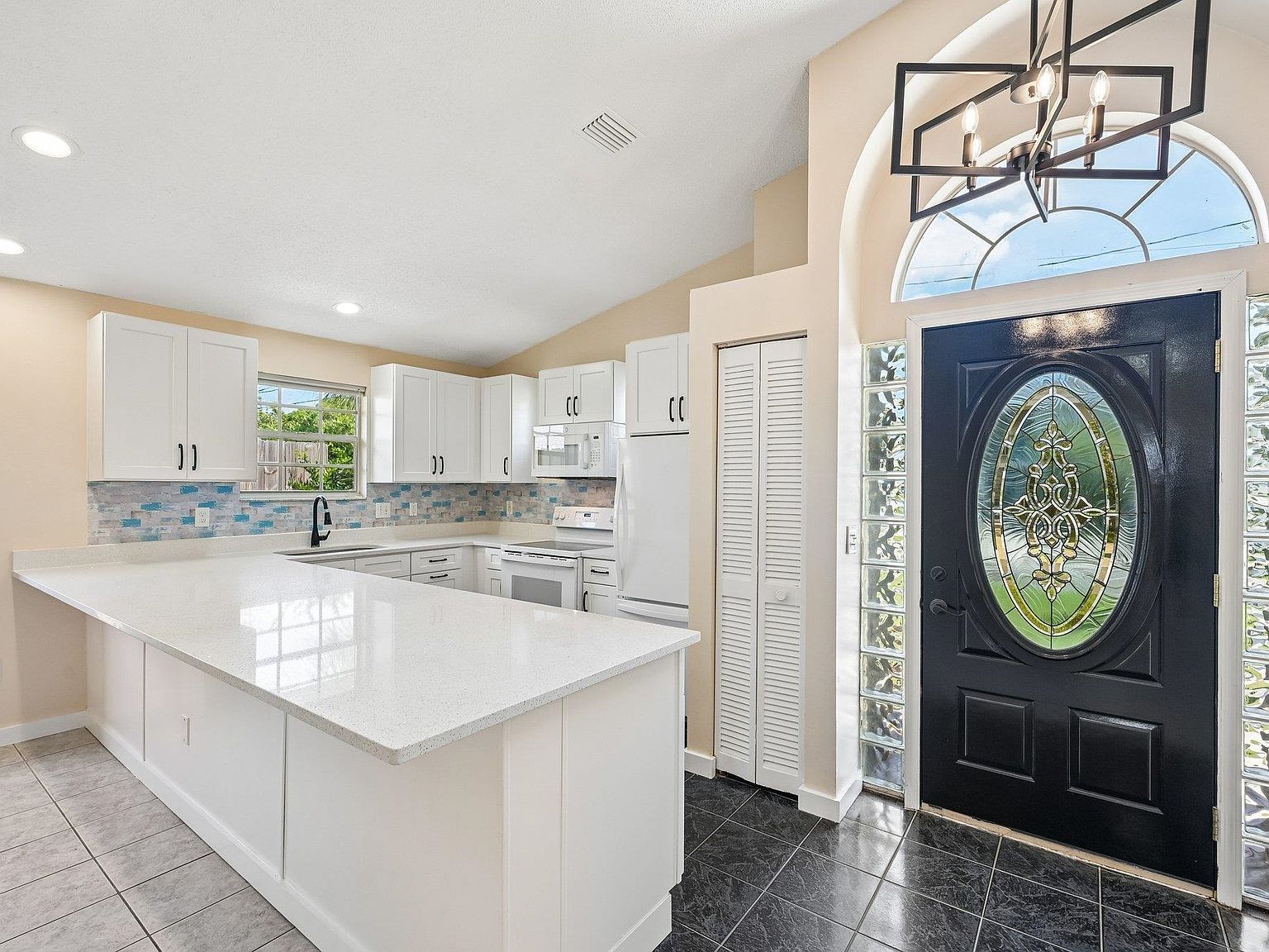 207 B St Saint Augustine, FL 32080 - Thumbnail 5