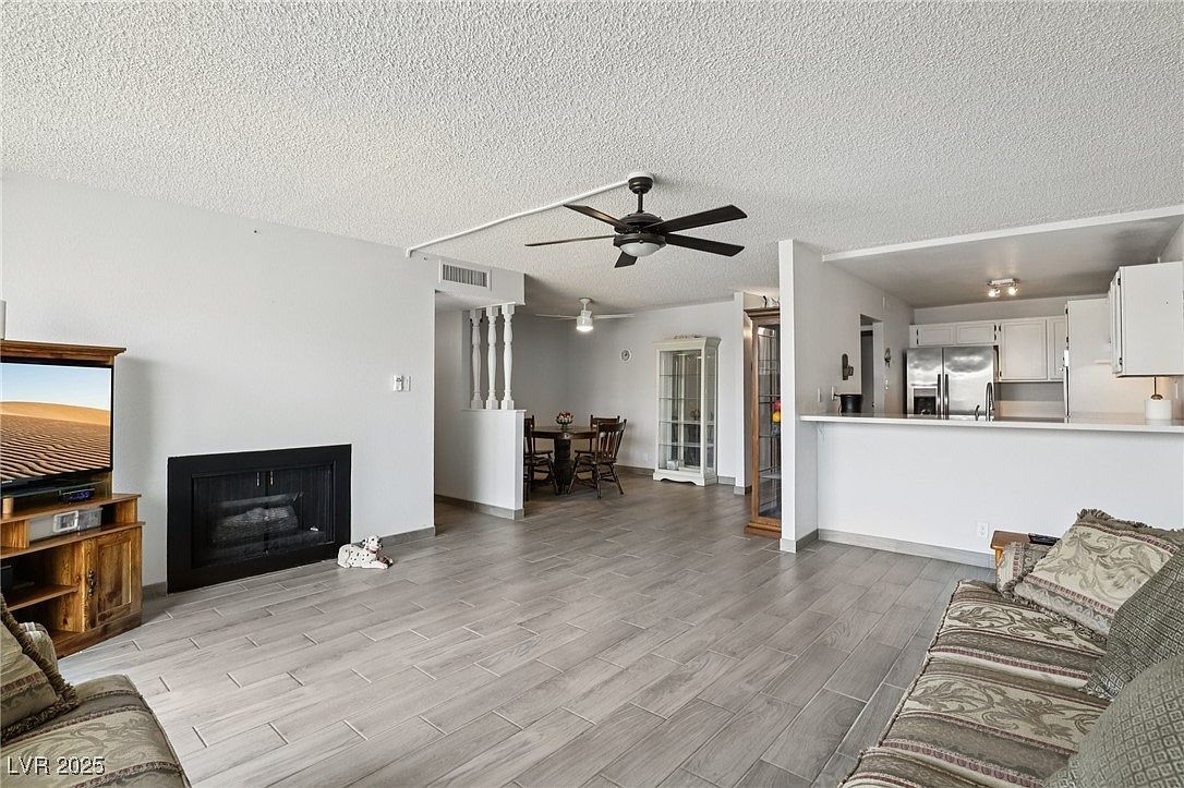 725 N Royal Crest Cir UNIT 215 Las Vegas, NV 89169 - Thumbnail 5