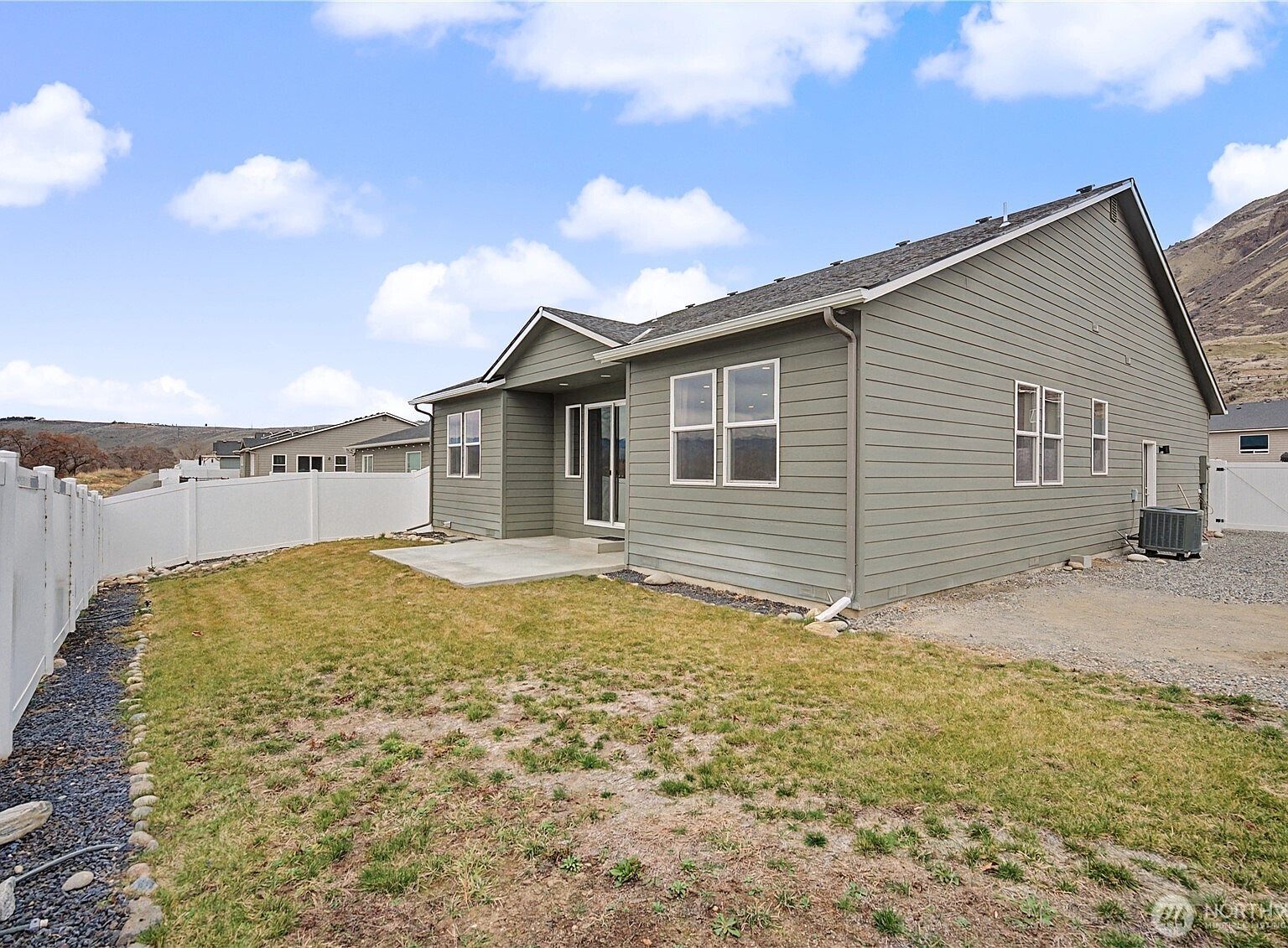 436 Hammond Ln Rock Island, WA 98850 - Thumbnail 5