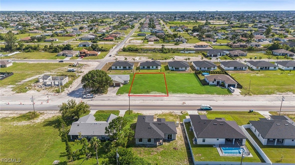 406 Diplomat Pkwy E Cape Coral, FL 33909 - Thumbnail 5