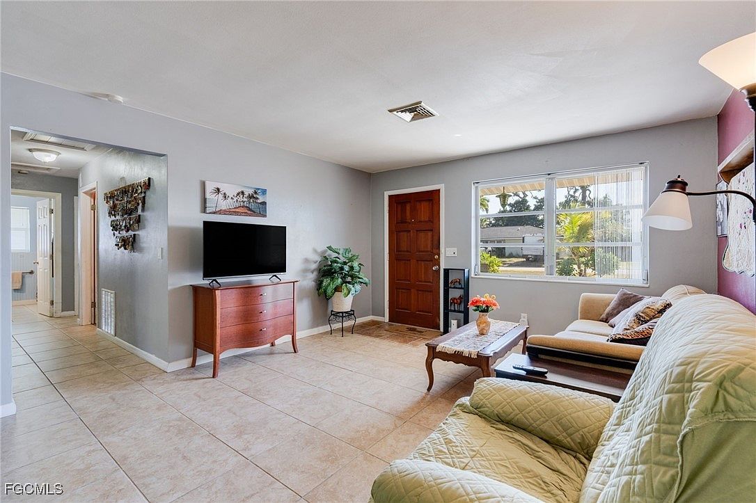 2367 Dover Ave Fort Myers, FL 33907 - Thumbnail 5