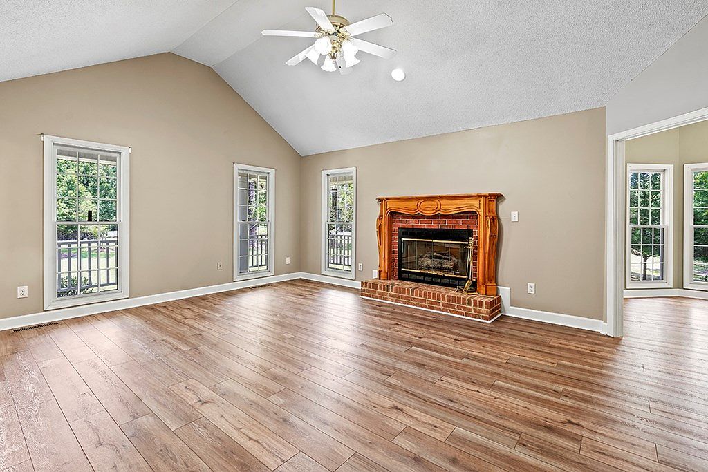 318 Pucketts Pointe Rd Greenwood, SC 29649 - Thumbnail 5