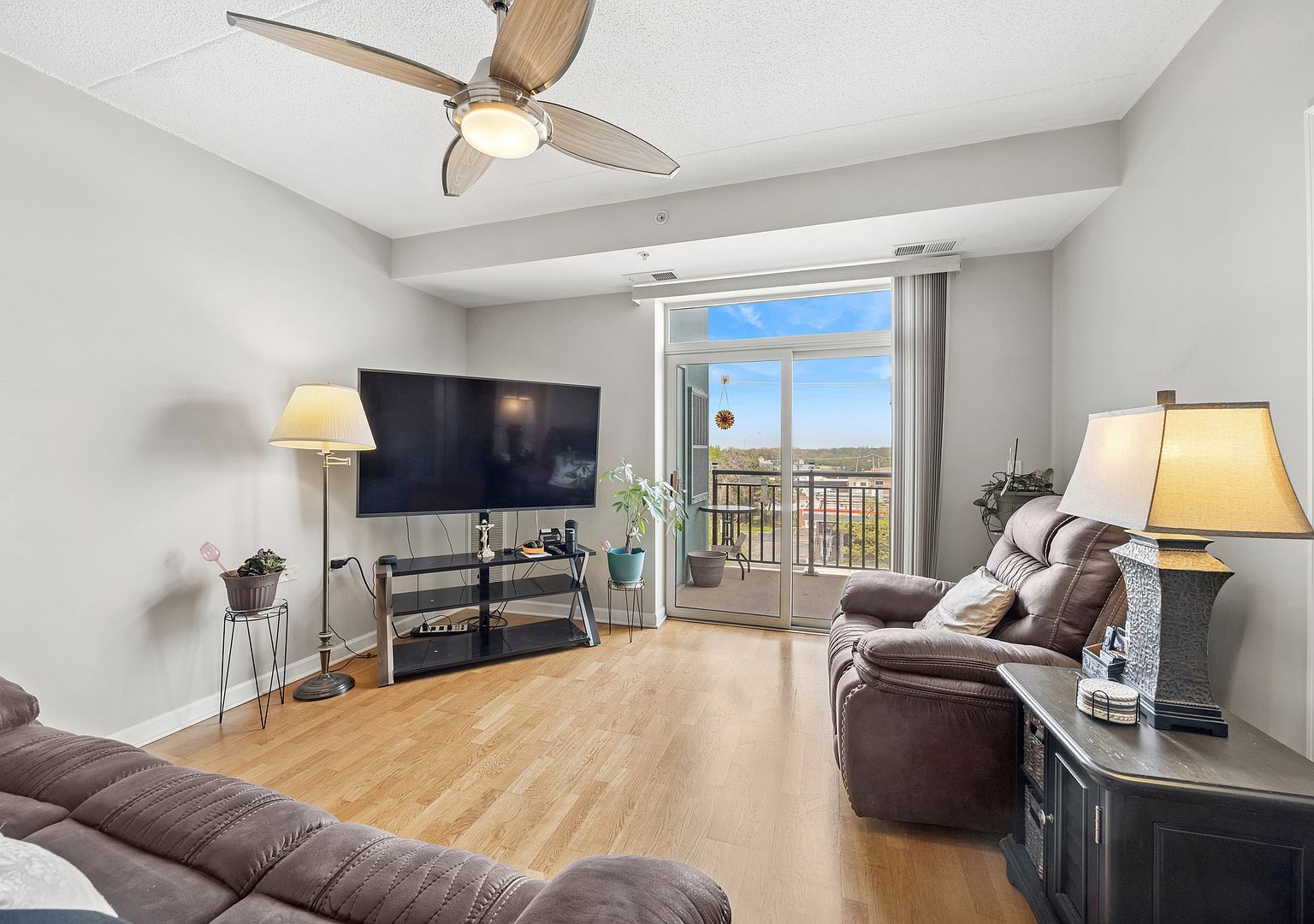 9355 Irving Park Rd APT 401 Schiller Park, IL 60176 - Thumbnail 5