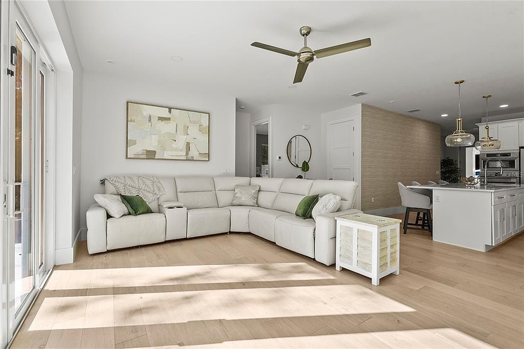 3319 S Osprey Ave Sarasota, FL 34239 - Thumbnail 5