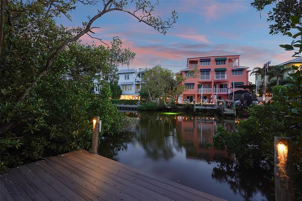 430 Island Cir Sarasota, FL 34242 - Thumbnail 5