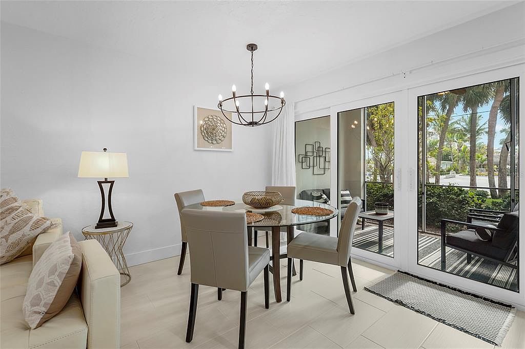 137 Avenida Messina APT 2 Sarasota, FL 34242 - Thumbnail 5