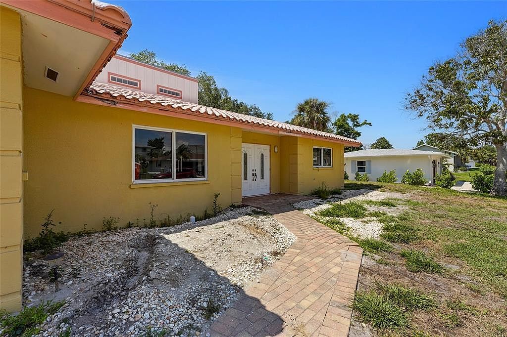 1613 Idle Ln Sarasota, FL 34231 - Thumbnail 5