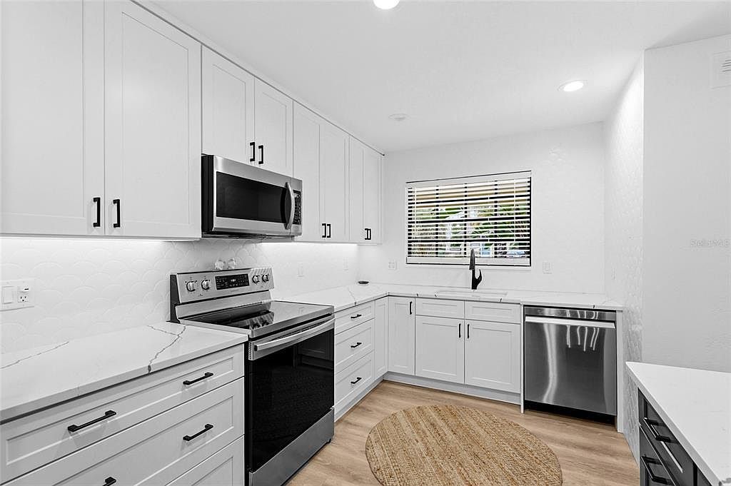 2480 Alameda Ave Sarasota, FL 34234 - Thumbnail 5